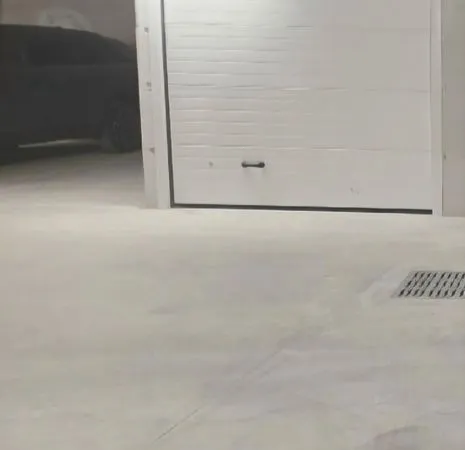 1 BOX. Face aux incivilités et pour protéger votre investissement, vends 1 BOX, proche mairie, résid