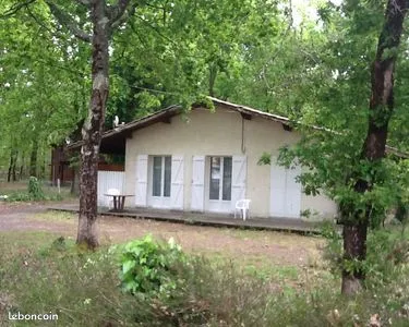 Petite villa de 3pieces de 42m² sur 1300m² dans un cadre idyliqe en premiere ligne avec des chataign