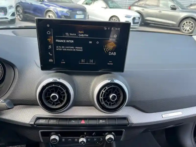 Audi Q2 35 tfsi 150 s tronic 7 — photo 20