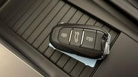 Peugeot 308 PHEV 180ch Allure Pack e-EAT8 — photo 16