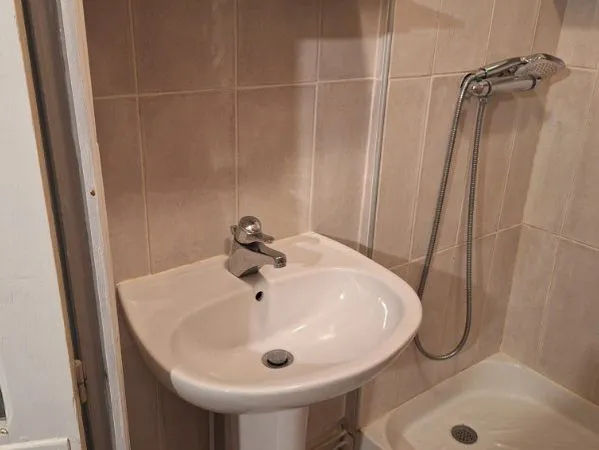 Maison grand T2 propre 55m² centre ville avec cour