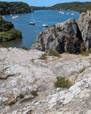 A louer logement meublé dans maison ancienne, port de la Roche Bernard , Morbihan
