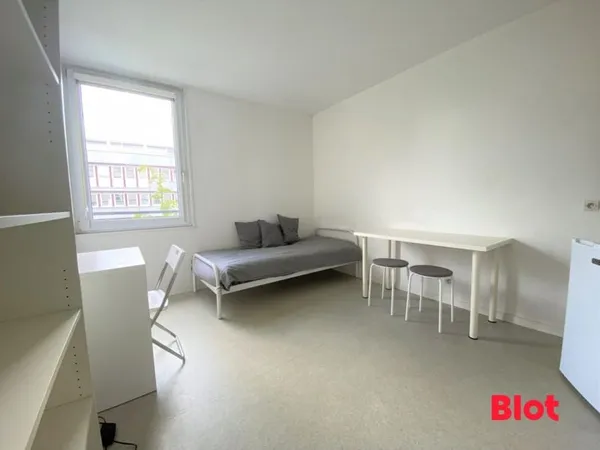A LOUER - RENNES GARE - STUDIO MEUBLE - 17.25 m²
