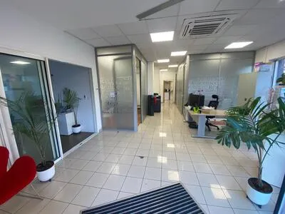 A louer local commercial ou bureau 110m2 - La Possession