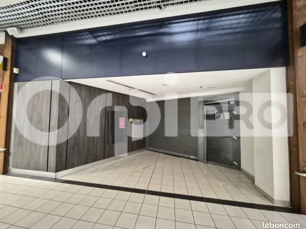 Local commercial 148 m²