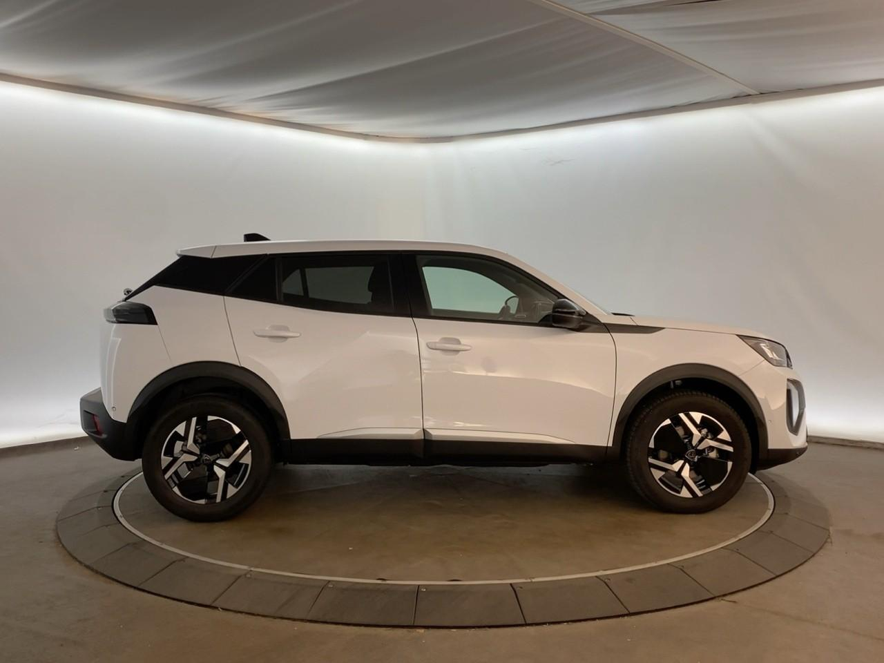 Peugeot 2008 hybrid 145 ch e-dcs6 allure — photo 4
