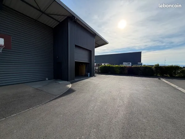 À LOUER — Dépôt / Entrepôt 330 m² — Zone Fontanille 2 — Lempdes (63370)
