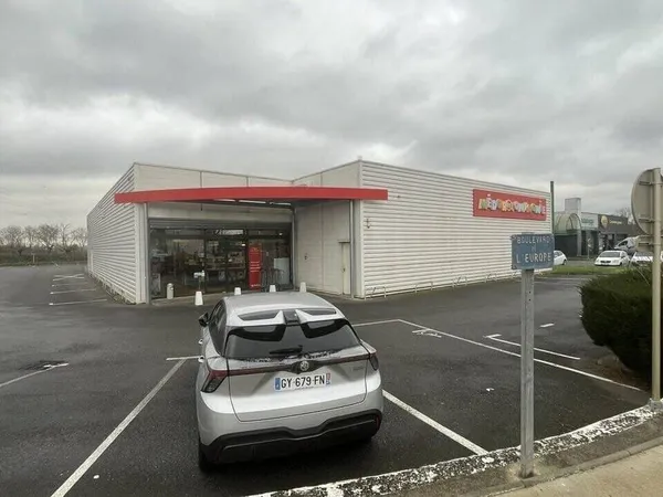 Local commercial 1179 m²