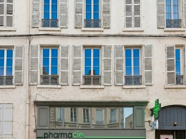 Local commercial 1 pièce 127 m²