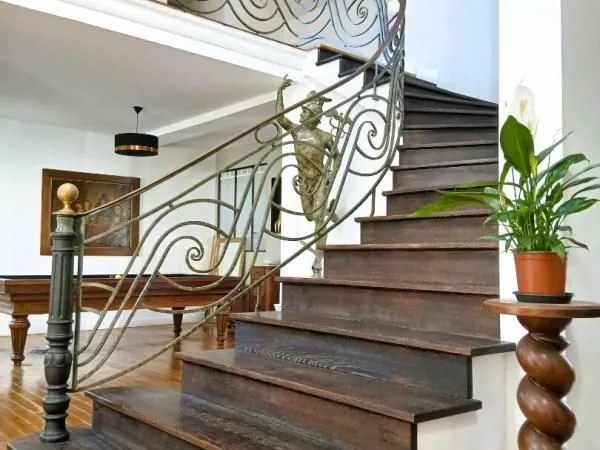 Maison 7 pièces 305 m²