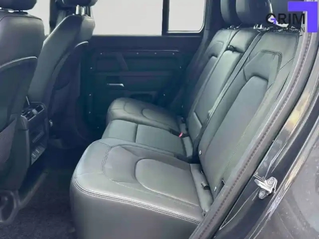 Land Rover Defender 110 phev — photo 11