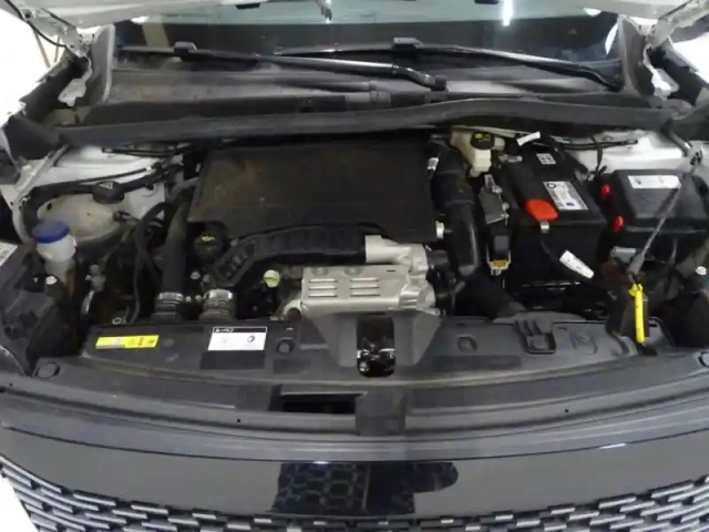 Peugeot 2008 1.2 puretech 130ch s&amp;s allure — photo 13