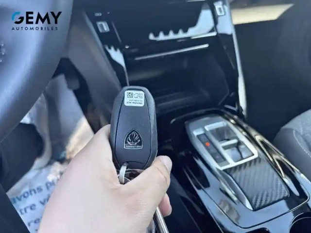 Peugeot 2008 hybrid 145 e-dcs6 — photo 35