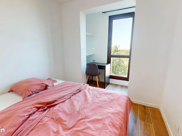 Chambre 5 pièces 74 m²