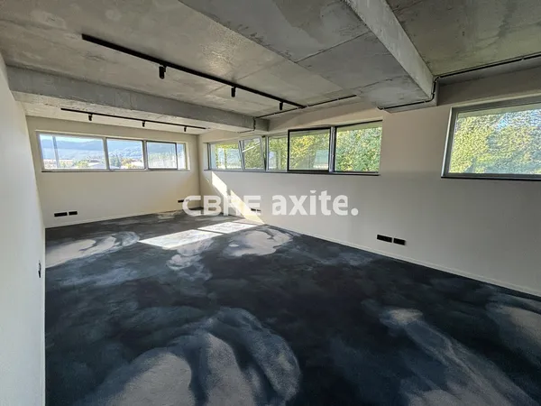 Local professionnel 159 m²