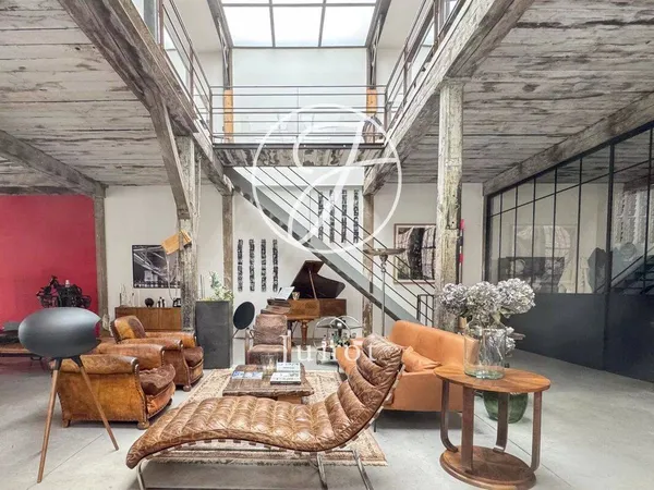 Loft 7 pièces 396 m²