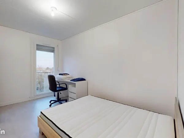 Chambre 5 pièces 82 m²