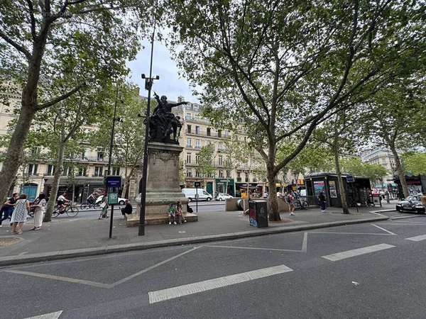 Restaurant proche Bd St Germain Odéon - Rez de chaussée 80 m² + s/sol 80 m² - 450.000 uros