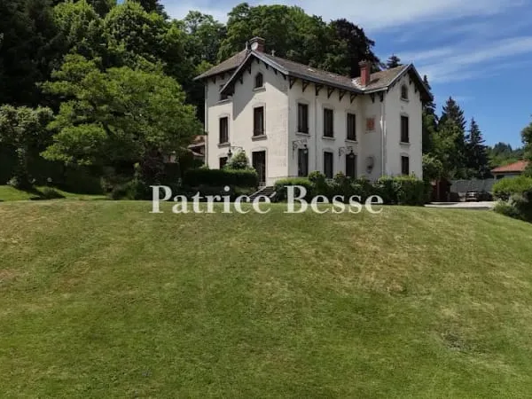 Maison 12 pièces 680 m²