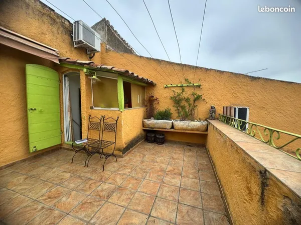 Jouques maison de village avec terrasse