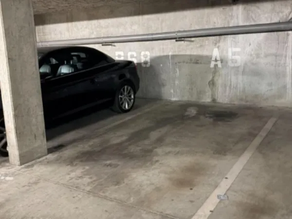 Place de parking en sous-sol - Avenue Roger Salengro, VILLEURBANNE
