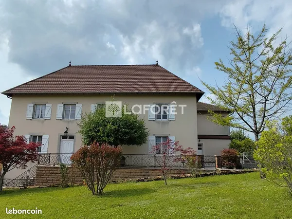 Maison 9 pièces 210 m²