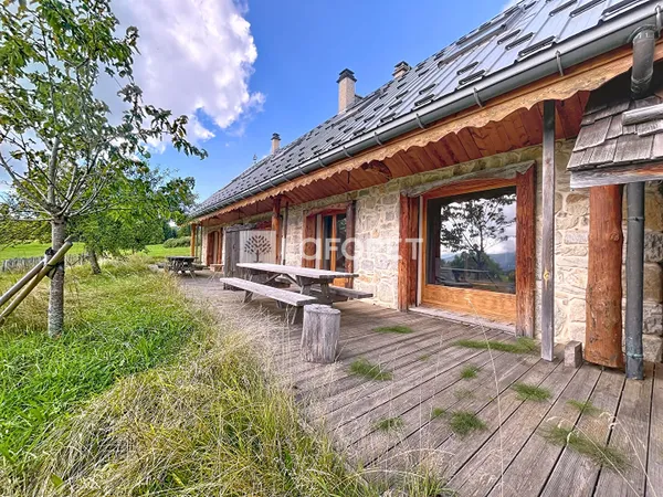 Maison 7 pièces 247 m²