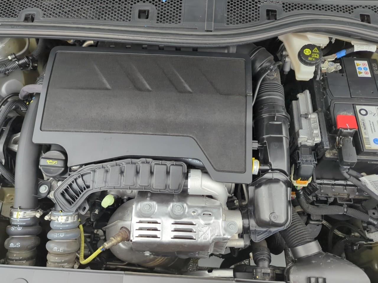 Peugeot 208 puretech 100 s&s bvm6 allure — photo 16