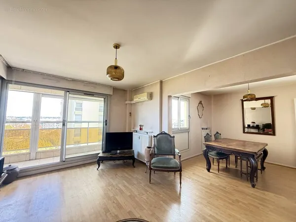 Grand appartement en vente avec 2 chambres quartier Antigone à Montpellier