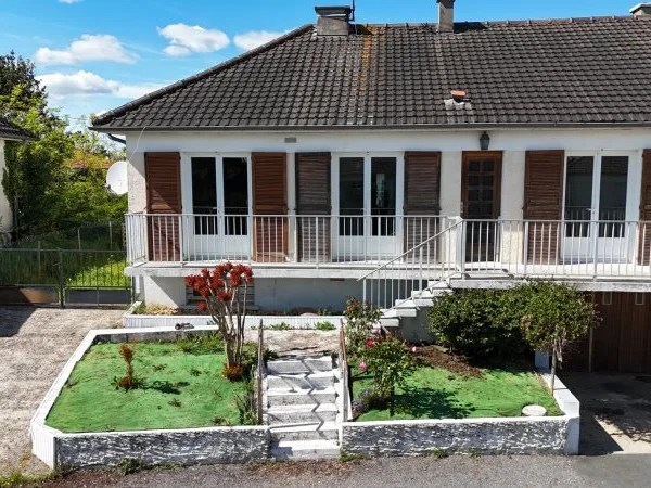 Maison sur sous-sol, jardin et fort potentiel, plein centre, résidence privée