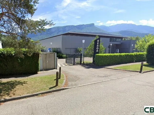 Local professionnel 560 m²