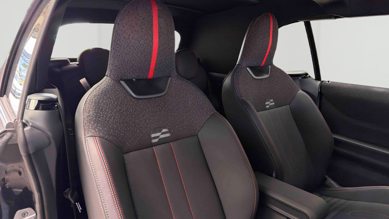 Mini Cooper Cabriolet JCW 231 ch DKG7 — photo 25