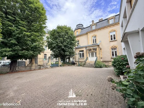 Immeuble 657 m²