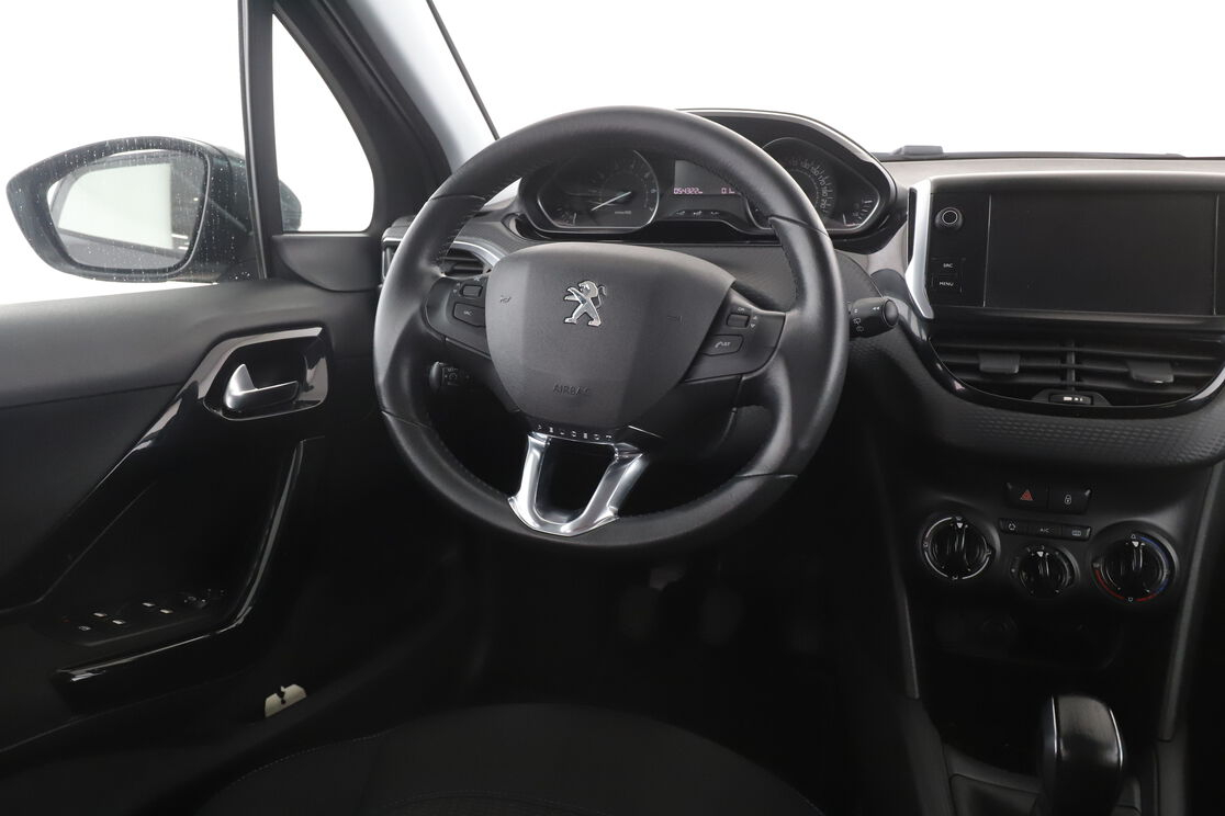 Peugeot 208 1.2 PureTech Signature — photo 12