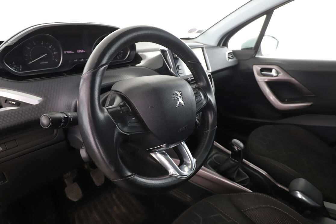 Peugeot 2008 1.2 PureTech Active — photo 10