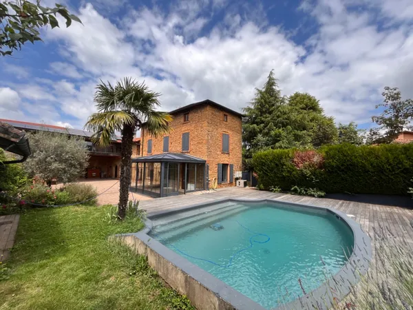 BELLE MAISON EN PIERRES DOREES A LOUER