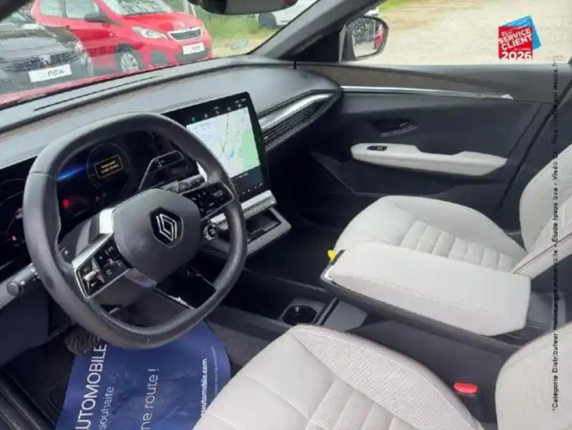 Renault Megane e-tech electric ev60 220ch iconic super charge — photo 15
