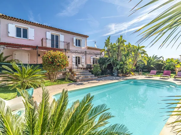 Villa provencale à Cagnes sur Mer, piscine, vue mer, au calme a