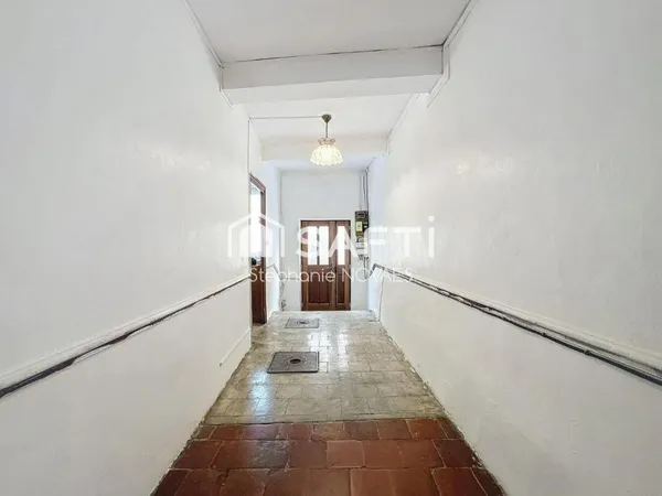 A rénover !! Maison de village de 180 m², avec terrasse et immense garage de 100 m² - fort potentiel