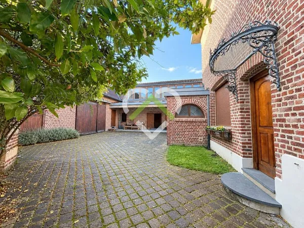 Maison 8 pièces 400 m²