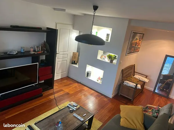 Appartement 4 pièces 67m2 Entièrement rénové secteur commanderie/frange verte