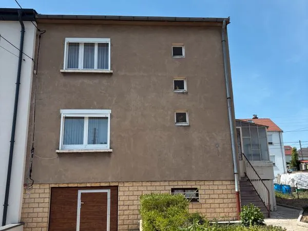 Maison 3 chambres jardin sous-sol complet et garages