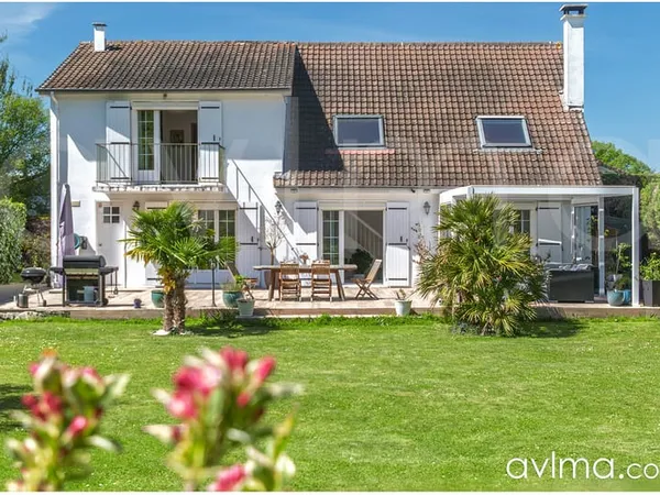 Coup de coeur assuré - Maison familiale rénovée - 4/5 chambr