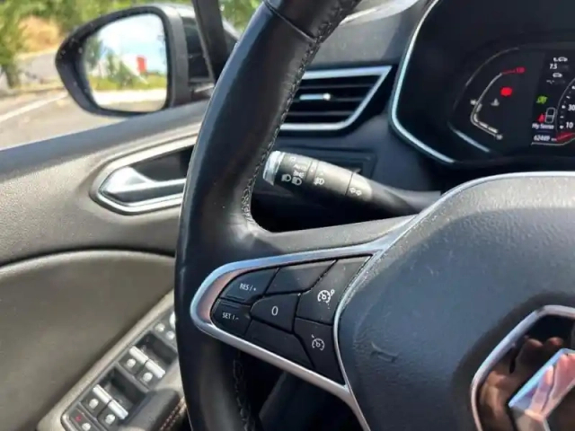 Renault Clio 1.0 tce 100ch initiale paris — photo 11