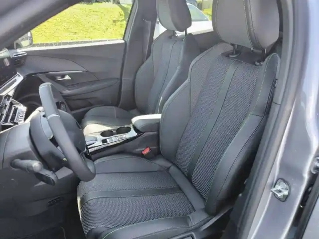 Peugeot 2008 electrique 54 kwh 156 ch — photo 11