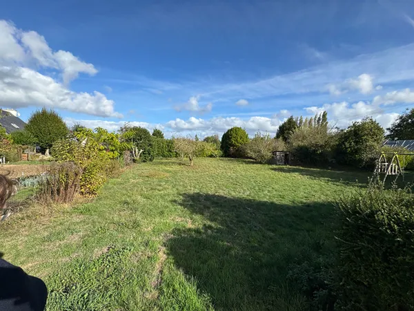 TERRAIN CONSTRUCTIBLE DE 823 m² - QUESSOY
