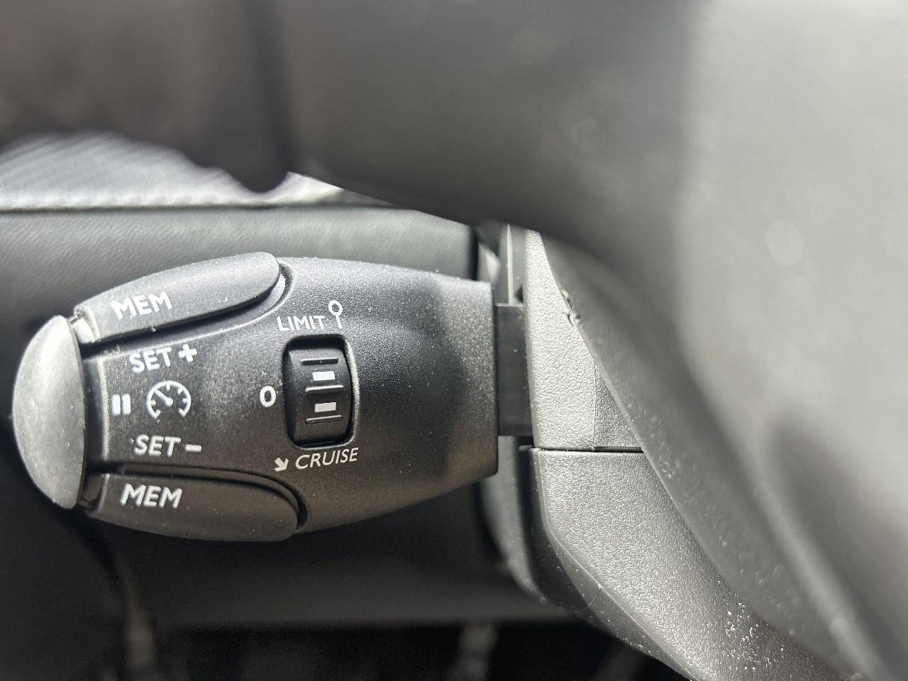 Peugeot 208 1.2 puretech 100ch s&s active — photo 17