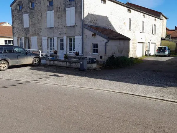 Grand T5 avec garage, cave et jardin