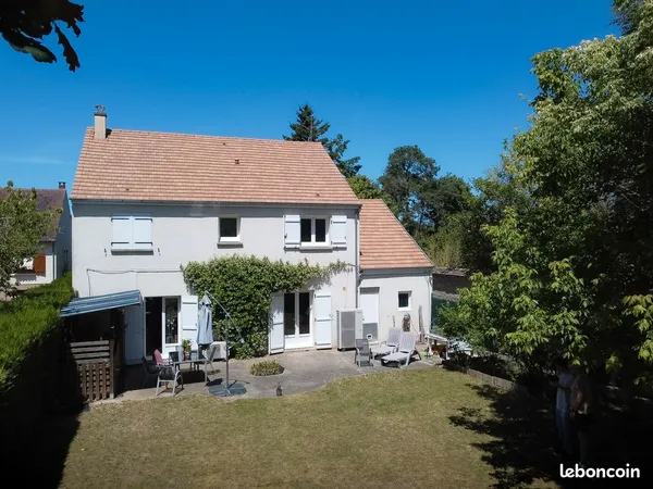 Maison 143m2 au calme, 6 minutes en voiture pour la gare SNCF