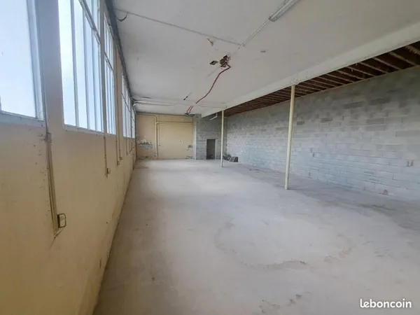 Local 1 pièce 154 m²